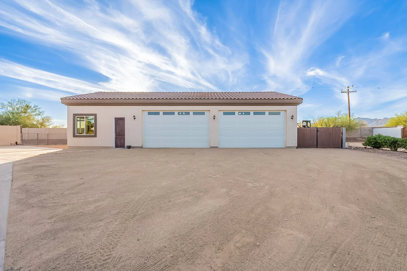 Detached garage and shop at a Litchfield Park property